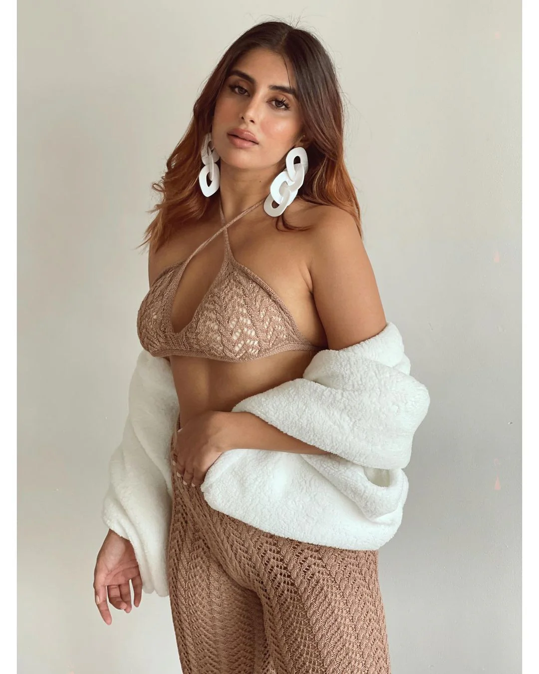 Crochet halter neck top with knitted pants set - Image 8